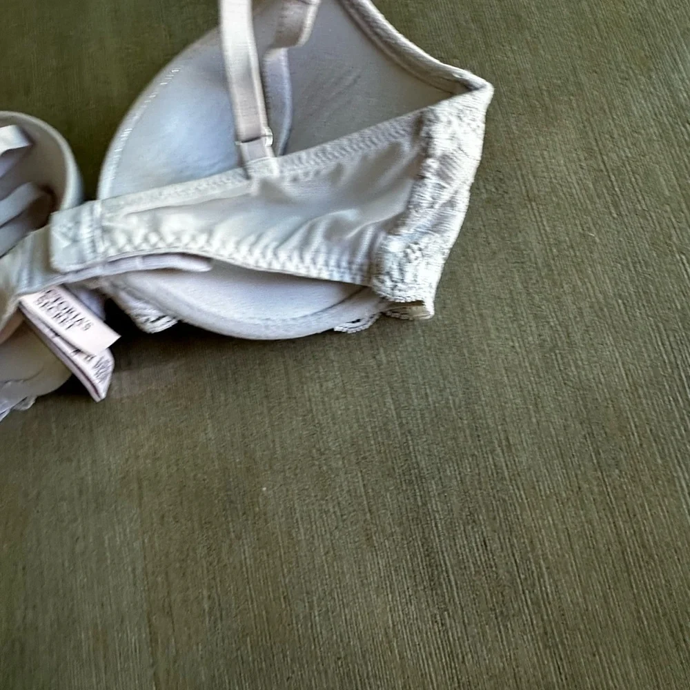 Victoria's Secret dream angels sparkle and Lace Accent Bra in soft gray 32d - Picture 5 of 6